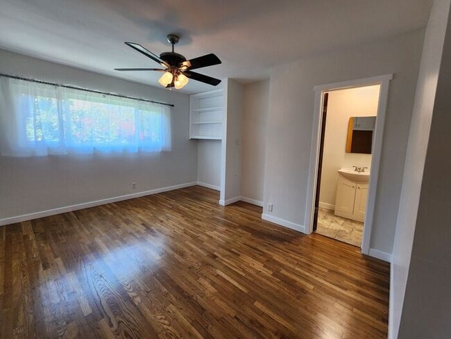 Building Photo - ** Stunning Dream 3 BD / 2 BA HOME w/ Doub...