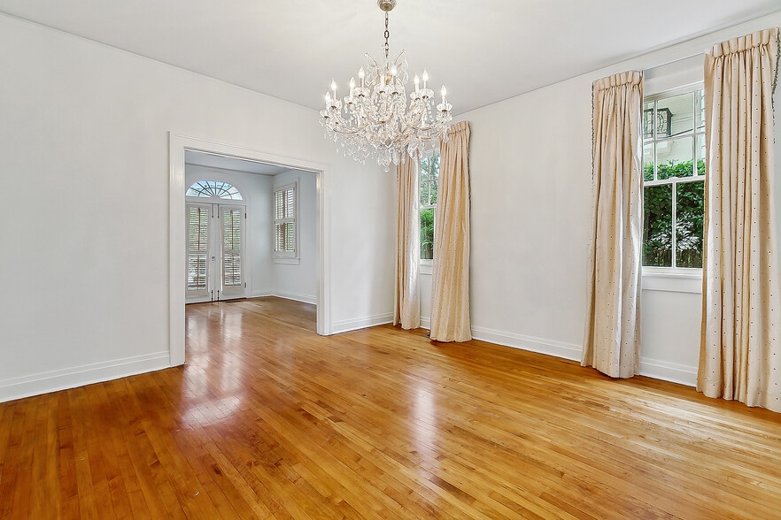 Building Photo - 1617 Soniat St