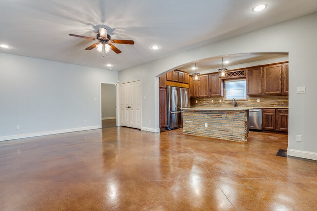 Building Photo - 2714 Merida Ave