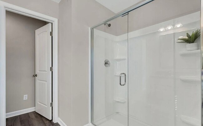 Building Photo - Stunning 3/2.5 Townhome Available Now!