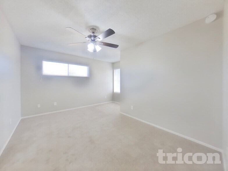 Building Photo - 1406 E Kerry Ln