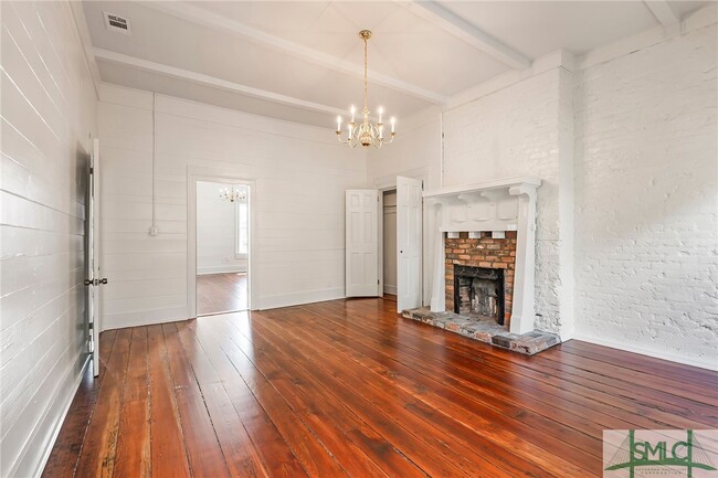 Building Photo - 117 E Jones St
