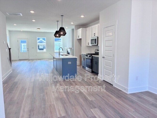 Building Photo - 565 Folk Song Wy