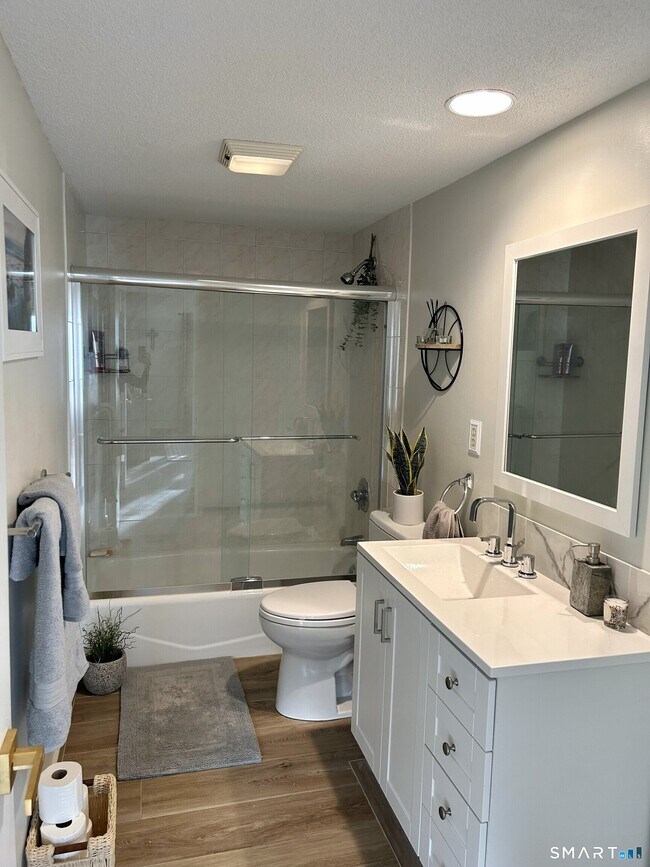 Building Photo - 7 Twin Oak Ct