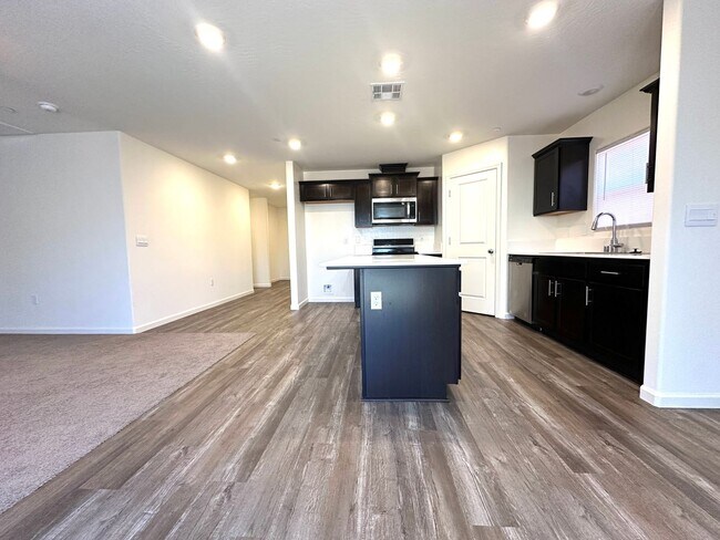 Building Photo - Beautiful Single Story Home Ready To Be Called Home!