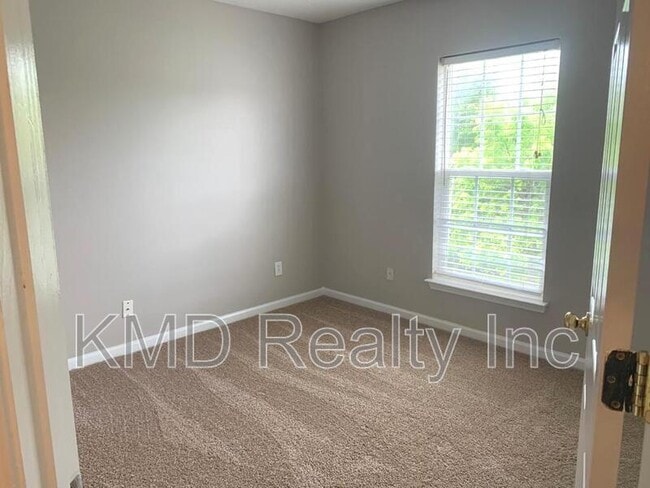 Building Photo - 4010 Woolcott Ave