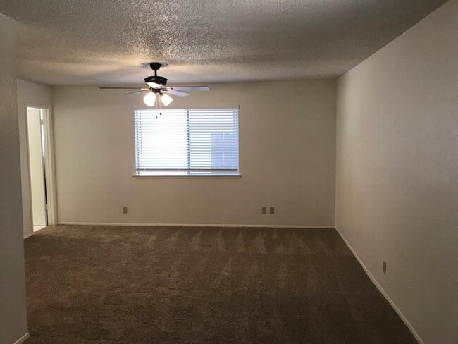Building Photo - 11914 Swan Dr