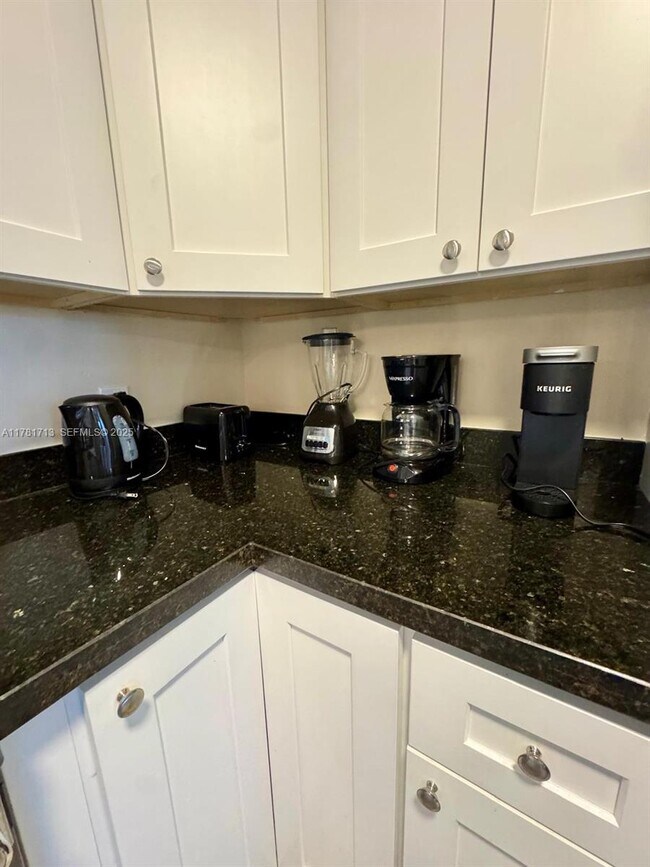 Building Photo - 19501 E Country Club Dr