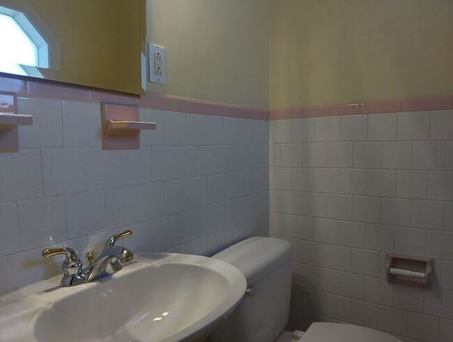 Building Photo - Beautiful 3bd/1.5ba with workshop and large backyard!