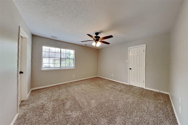 Building Photo - 5207 Maple Terrace Dr