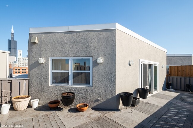 Building Photo - 1019 W Jackson Blvd