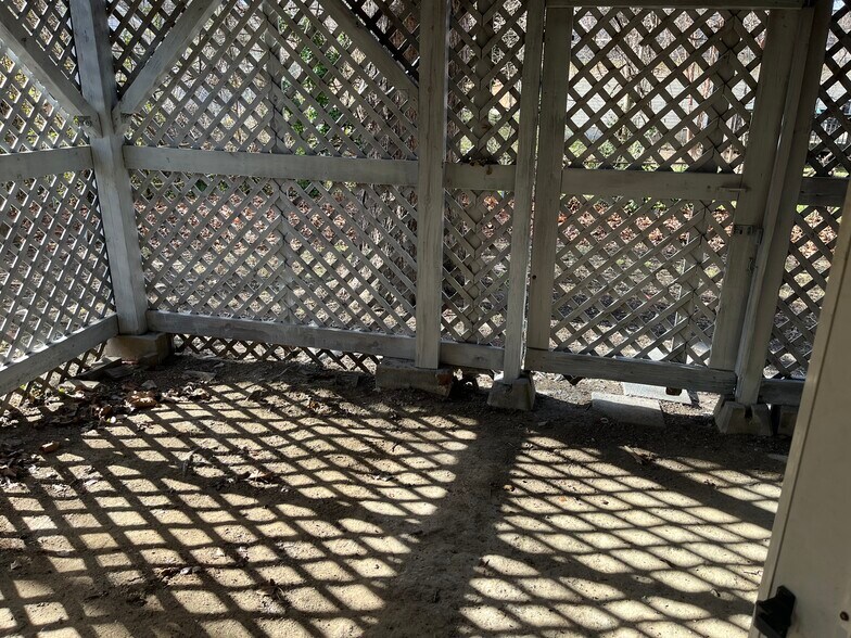 Walkway/entrance - 3617 Sharon Ave