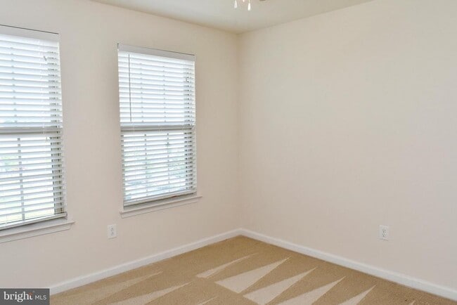 Building Photo - 5904 Leben Dr