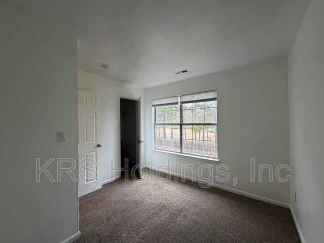 Building Photo - 30 Terri Sue Ct