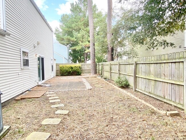 Building Photo - 204 Gate House Rd