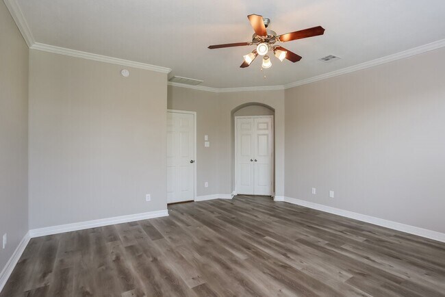 Building Photo - 8402 Oak Knot Dr