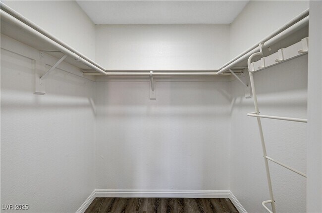 Building Photo - 4150 Sanderling Cir