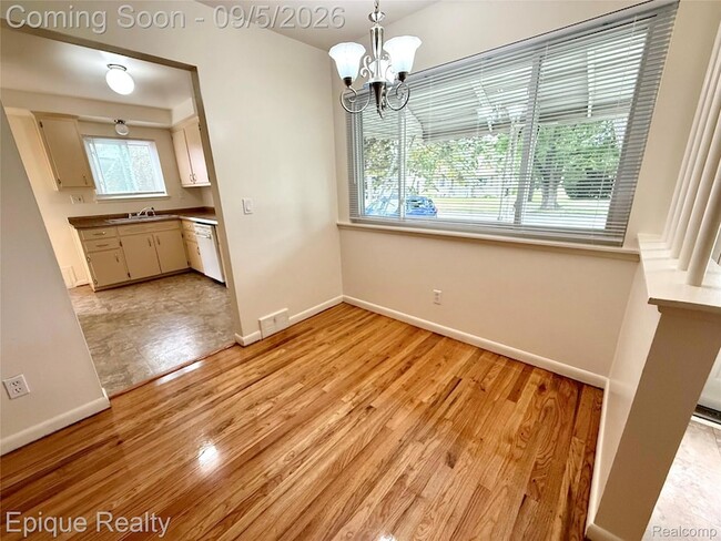 Building Photo - 5627 Clippert St