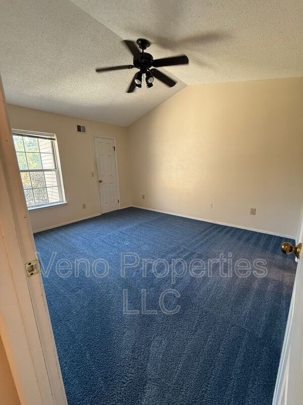 Building Photo - 4808 Foxwood Dr S