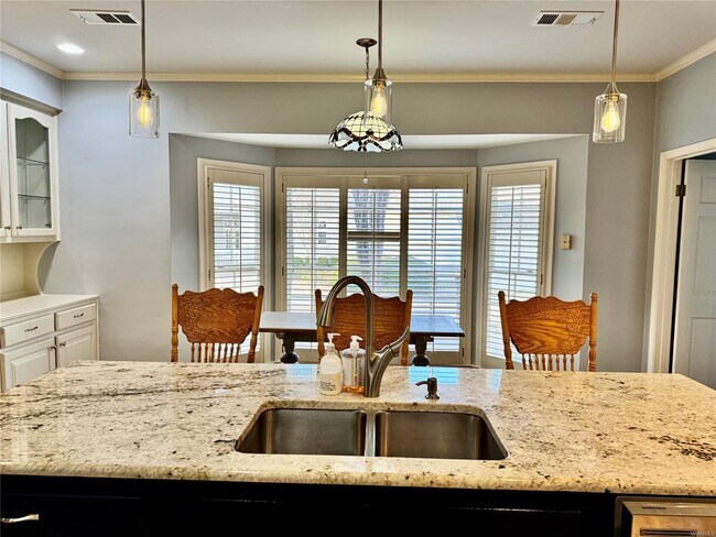 Building Photo - 2630 Aimee Dr