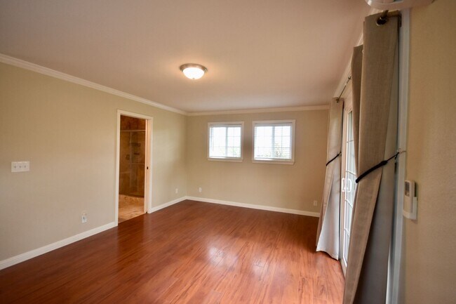 Building Photo - Large Kailua Studio - Utilities Included.  $2300/mo