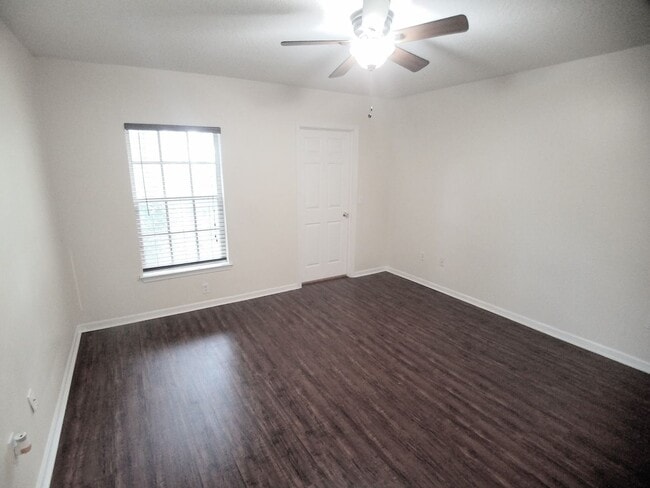 Building Photo - Gorgeous  Forest View, Wood Floors  1/1 condo for RENT @The Crest close to UCF.