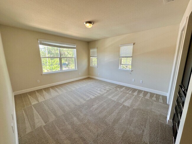 Building Photo - 1154 Galeria Cir