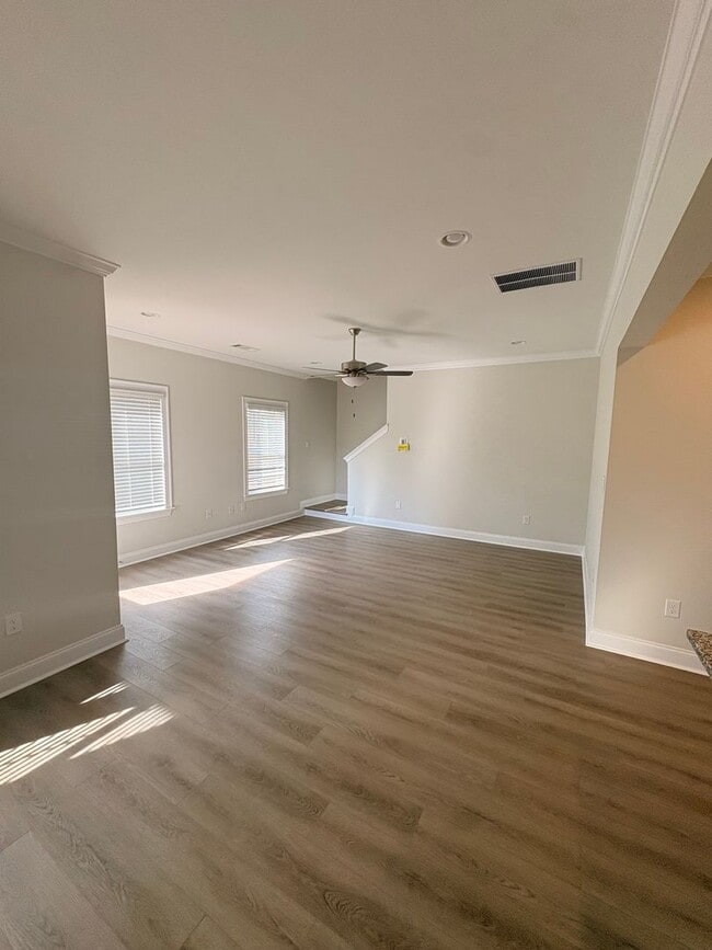 Building Photo - 114 Alva Ct