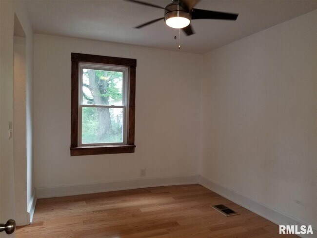 Building Photo - 118 Dodge St