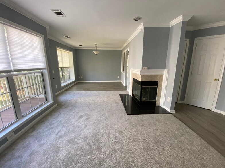 Building Photo - 8210 Catbird Cir