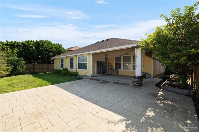 Building Photo - 16 Andrea Ave