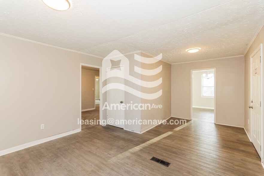 Building Photo - 652 Lorraine Dr