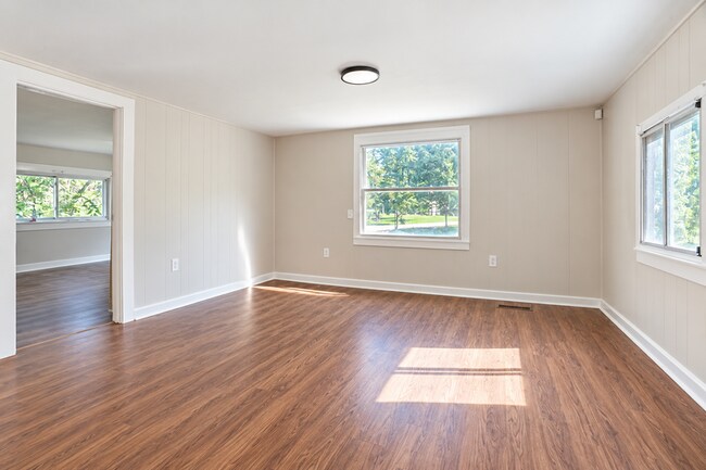 Building Photo - 2765 Sunset Ave