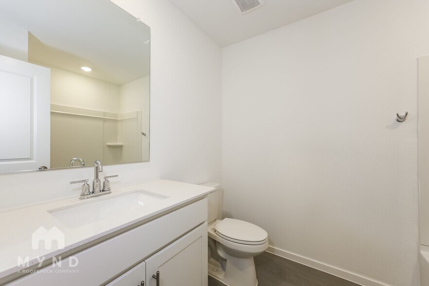 Building Photo - 2744 Ctr Crk Ln