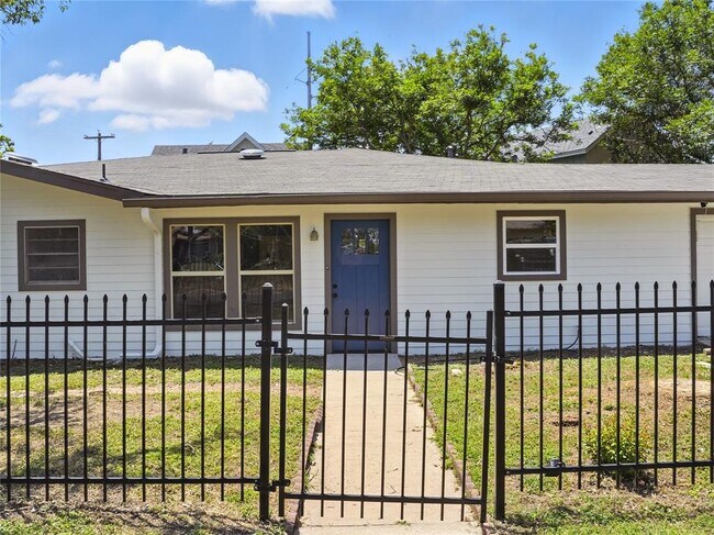 Building Photo - 1604 Springdale Rd