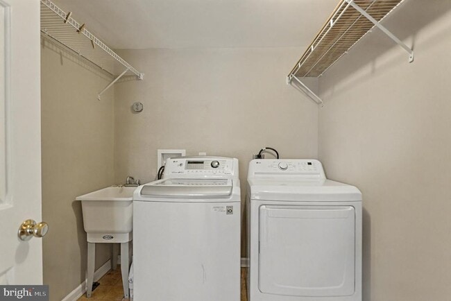 Building Photo - 5034 Strawbridge Terrace