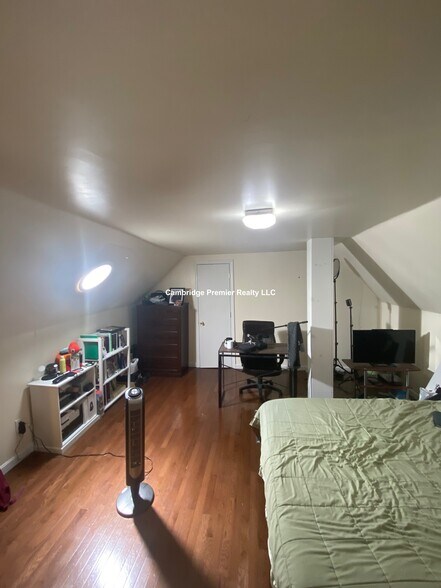 Primary Photo - 33 Winslow Ave