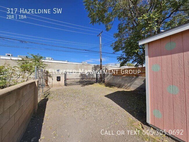 Building Photo - 317 Hazeldine Ave SW