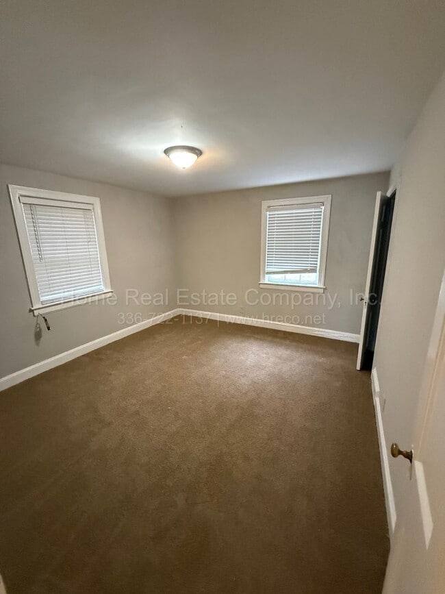 Building Photo - 624 W End Blvd