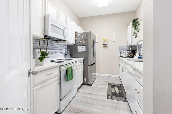 Building Photo - 7990 Baymeadows Rd
