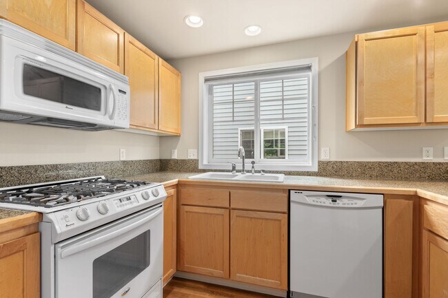 Building Photo - 2bd/1.5ba Seattle Townhouse