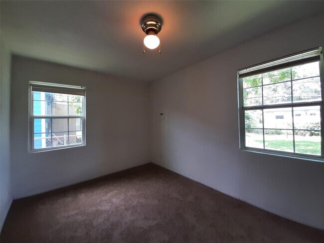 Building Photo - 10322 Rosehaven Dr