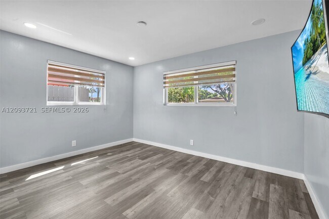 Building Photo - 609 N 46th Ave