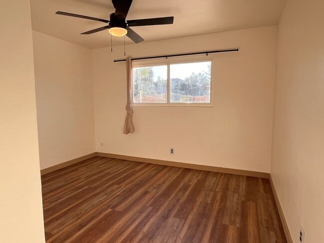 Building Photo - Fully Renovated Home with Large Extra Livingroom and Large Backyar