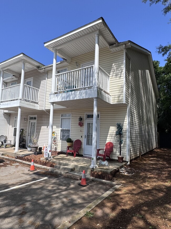 Building Photo - 1100 Century Oaks Dr