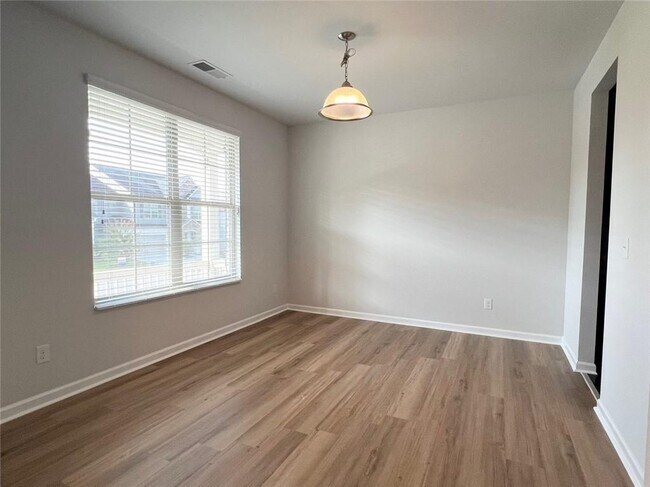 Building Photo - 370 Broadmoor Dr