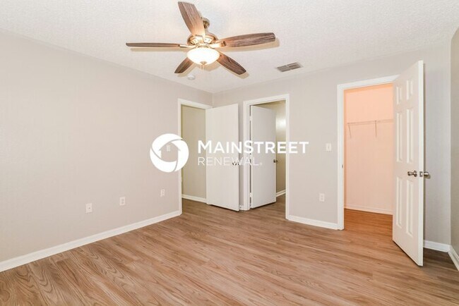 Building Photo - 3 Bedroom Pet-Friendly Home in Auburndale, FL with Main Street Renewal