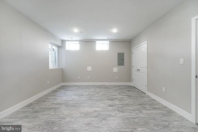 Building Photo - 300 W Jefferson St