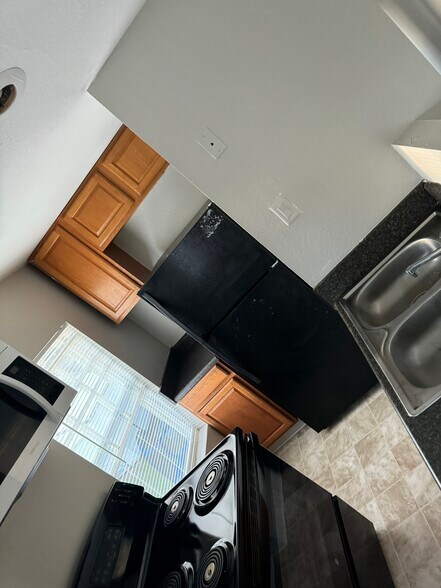 Building Photo - 1002 Avenue E