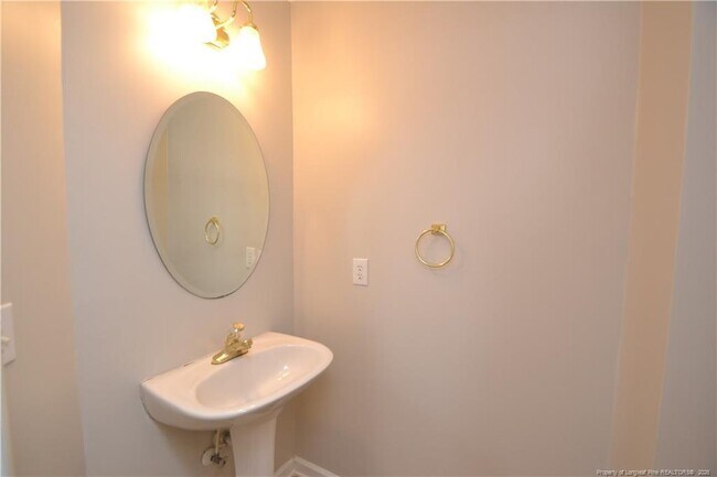 Building Photo - 1914 Sterling Hill Dr